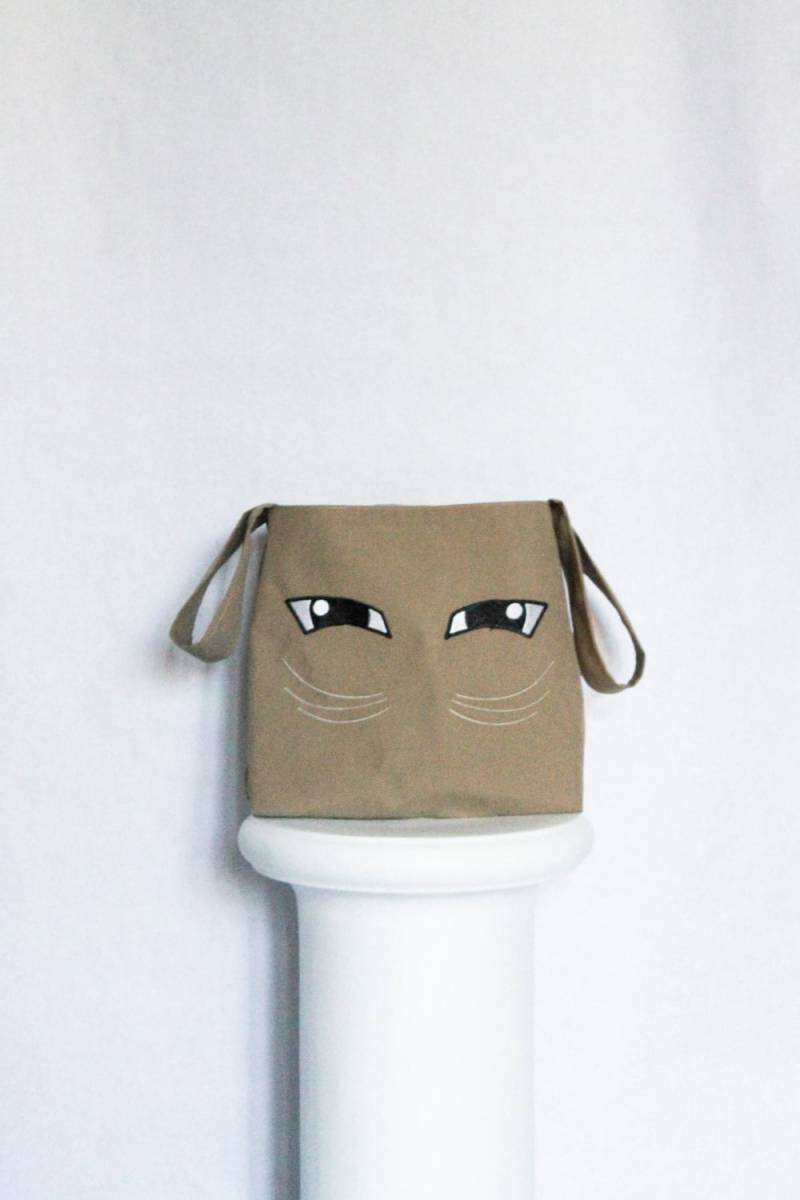 Handtasche Canvas Burlington Beige Bestickt Gesicht Schwarze Schnurrhaare Katzenaugen Perlgrau Doppel von LeDedArpine