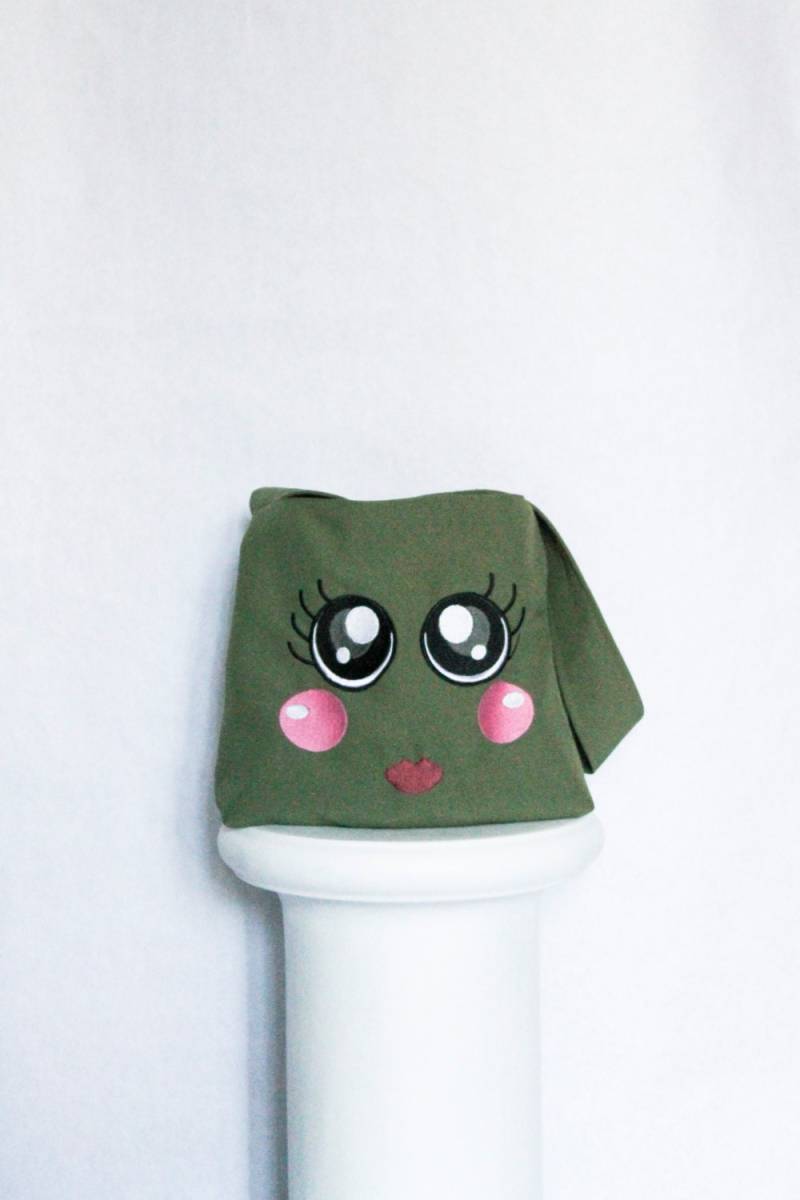 Handtasche Stoff Olivgrün Gestickten Gesicht Kawaii Schwarzäugige Wangen Rosen Rosa Fleisch Lippen von LeDedArpine