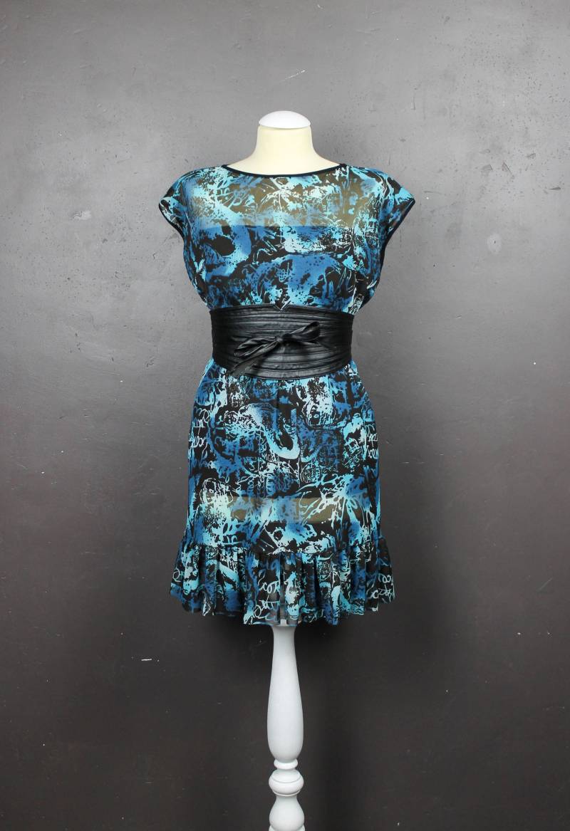 Kleid War Kurzes Im Netz Leichte Abend Gedruckte Grafik Blau Weiß Schwarz Niedrig Fliegenden Tm von LeDedArpine