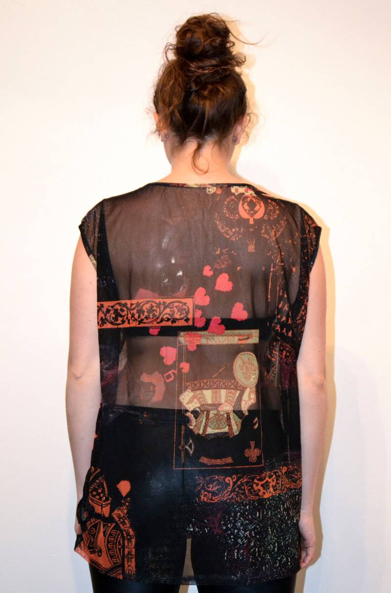 Top Schwarz Breite Hohe Frau Schneidet Richtige Hals Boot Fischnetz Druckgrafik Rot Herz Tm-Kartenspiel von LeDedArpine