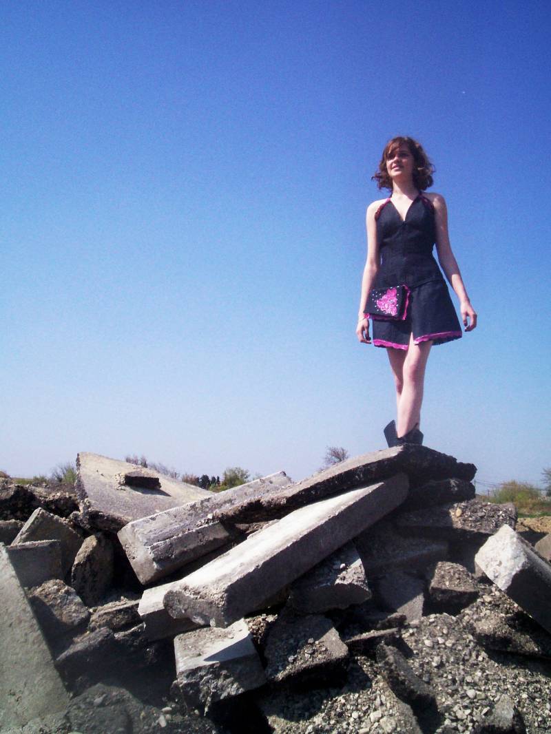 Trägerlosen Kleid Kurz Raw-Denim Gürtel Bestickt Tasche Rosa Spitze Pailletten Perlen Sterne, Die Schwarzen Netzstrümpfe Caitlin Sammelt von LeDedArpine