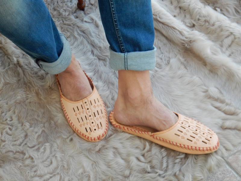 Echtleder Hausschuhe, Hausschuhe Aus Leder, Männerhausschuhe, Handgefertigte Hausschuhe, Geschenk Für Ihn, Weihnachtsgeschenk, Geschenk Vater von LeDesseinStudio