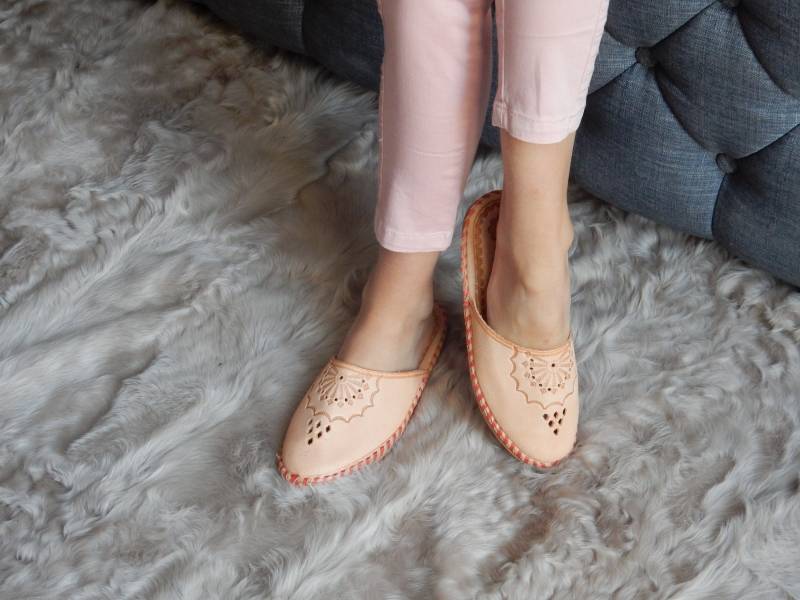 Hausschuhe Aus Echtem Leder, Hausschuhe, Geschenk Für Sie, Weihnachtsgeschenk, Hausschuhe von LeDesseinStudio