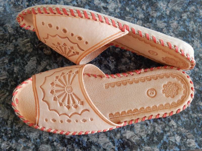 Leder Hausschuhe, Leder Pantoffeln, Lederpuschen, Geschenk Für Mutter von LeDesseinStudio