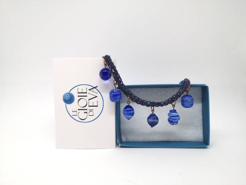 Handgefertigtes Kordelarmband Mit Blauen Muranoperlen Handgefertigtes Kordelarmband Mit Blauen Muranoperlen von LeGioiediEva