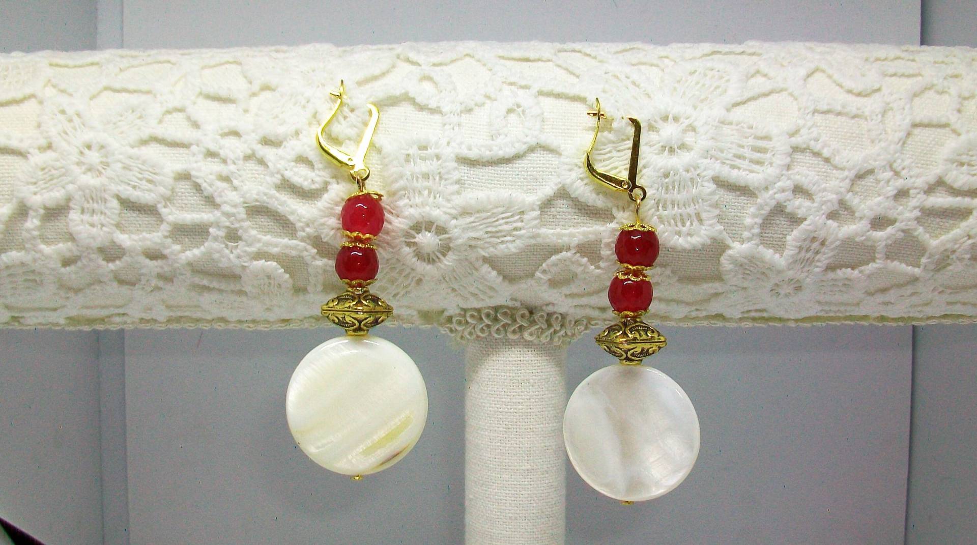 Ohrringe Im Boho-stil, Mit Roten Jadeperlen Und Perlmuttscheiben, 65 Mm Ohrringe Im Boho-stil, Mit Roten Jadeperlen Und Perlmuttscheiben, 65 Mm von LeGioiediFramarida