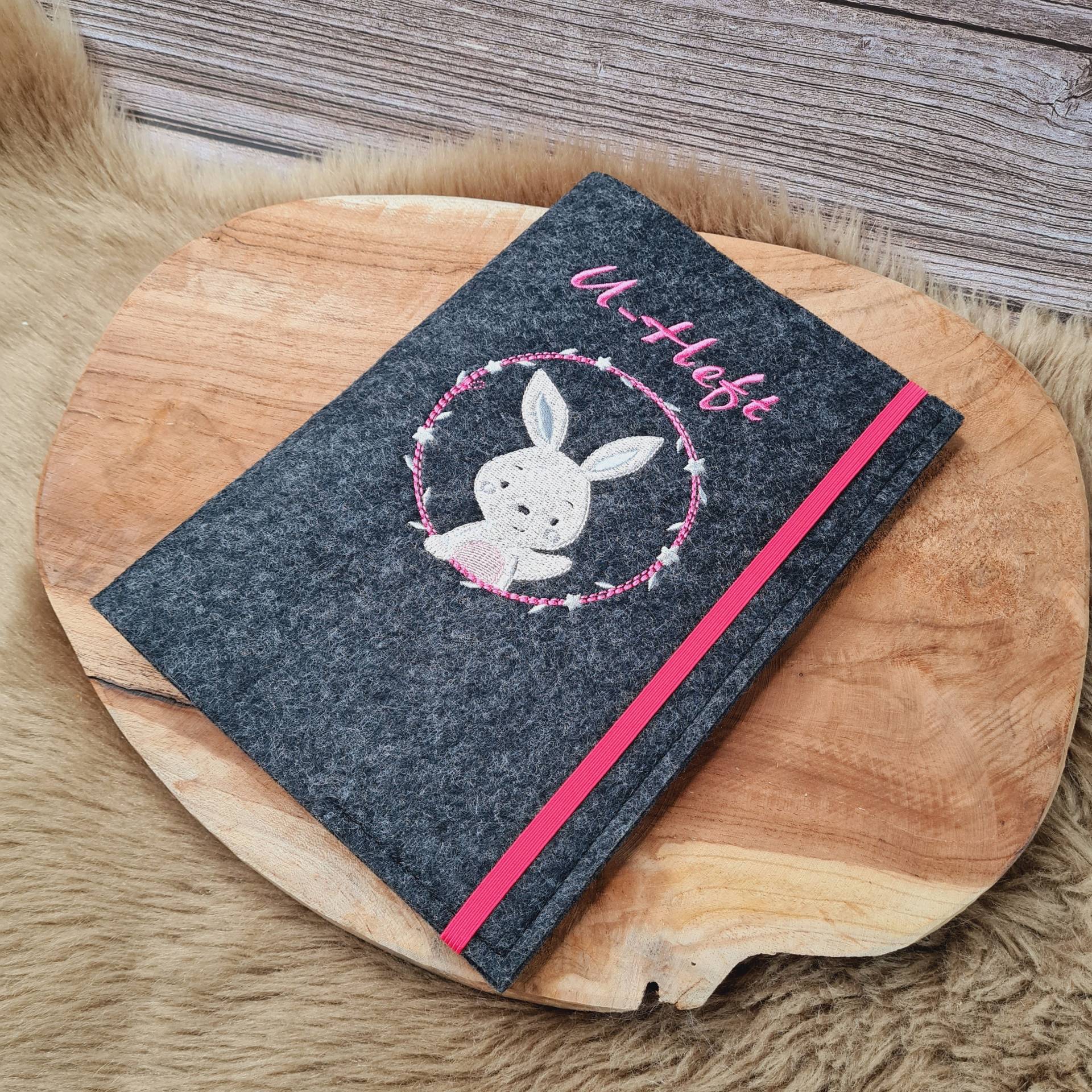 U-Hefthülle - 2 in 1 Funktion Einer Hülle Filzhülle Untersuchungsheft Hase Pink Versandfertig U-Hefthülle - 2 in 1 Funktion Einer Hülle Filzhülle Untersuchungsheft Hase Pink Versandfertig von LeLynsKreativwelt