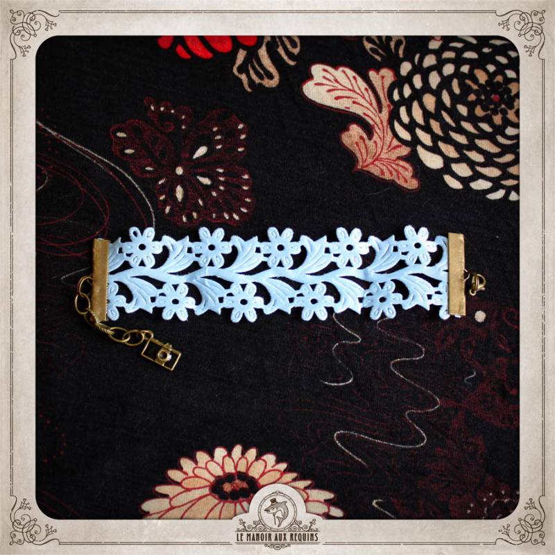 Floral Lace Verstellbares Armband Spitze Blaue Blumen Und Bronze Schwarze E-Mail-Kamera - Brr010 von LeManoirAuxRequins