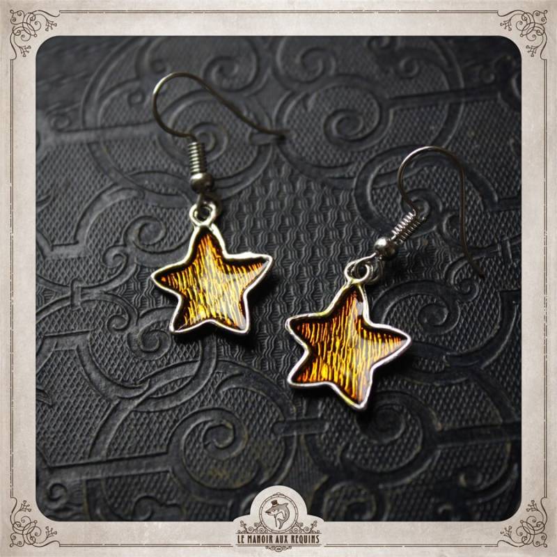 Prisme Ohrringe Stars Silber 16mm Emailliert in Gelber Buntglasfarbe Und Lackiert Mit Harz, Seestern, Himmel, Wolke Bopr018 von LeManoirAuxRequins