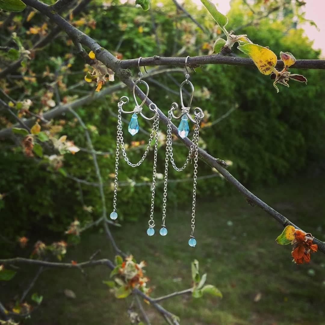 Ohrringe Aus Verzinntem Kupfer Und Blauen Kristallen| Hevelia Ohrringe Aus Verzinntem Kupfer Und Blauen Kristallen| Hevelia von LeMiroirdEllendra