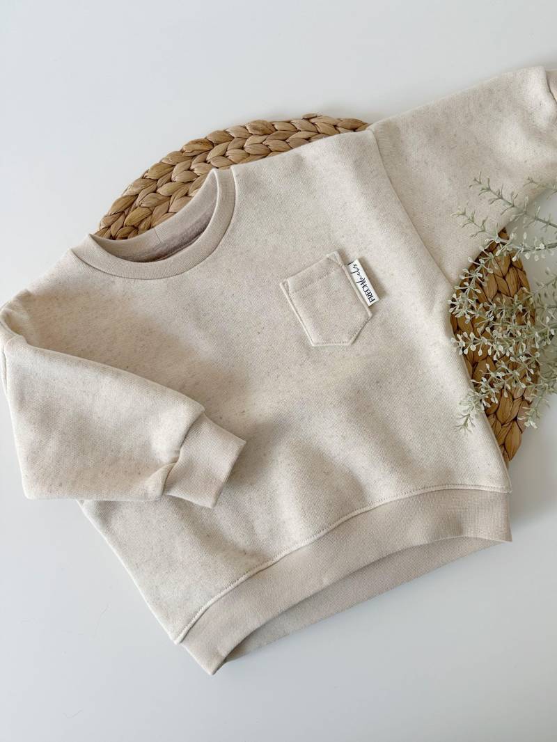 Baby Kinder Pullover in Creme Meliert Mit Brusttasche Genderneutrale Babykleidung Baby Kinder Pullover in Creme Meliert Mit Brusttasche Genderneutrale Babykleidung von LeNadelHandmade