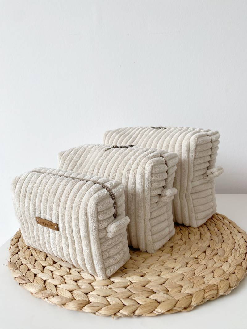 Kosmetiktasche Cord Wählbar in Drei Größen, Beige Blumenmuster, Geschenkidee Für Sie Kosmetiktasche Cord Wählbar in Drei Größen, Beige Blumenmuster, Geschenkidee Für Sie von LeNadelHandmade