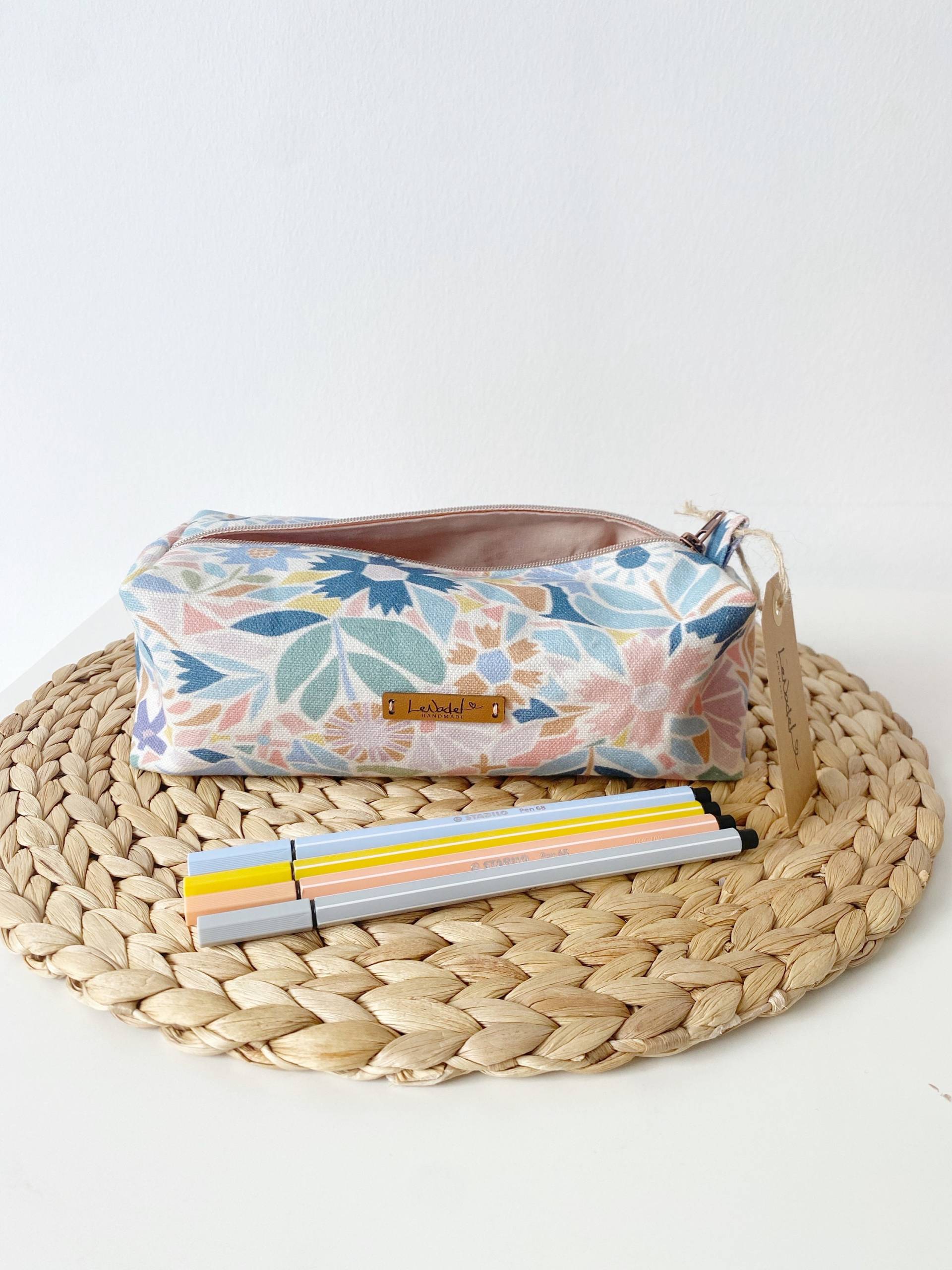 Kosmetiktasche Flach, Stifte Mäppchen // Art. Nr. Ko-03-Ln-S Kosmetiktasche Flach, Stifte Mäppchen // Art. Nr. Ko-03-Ln-S von LeNadelHandmade