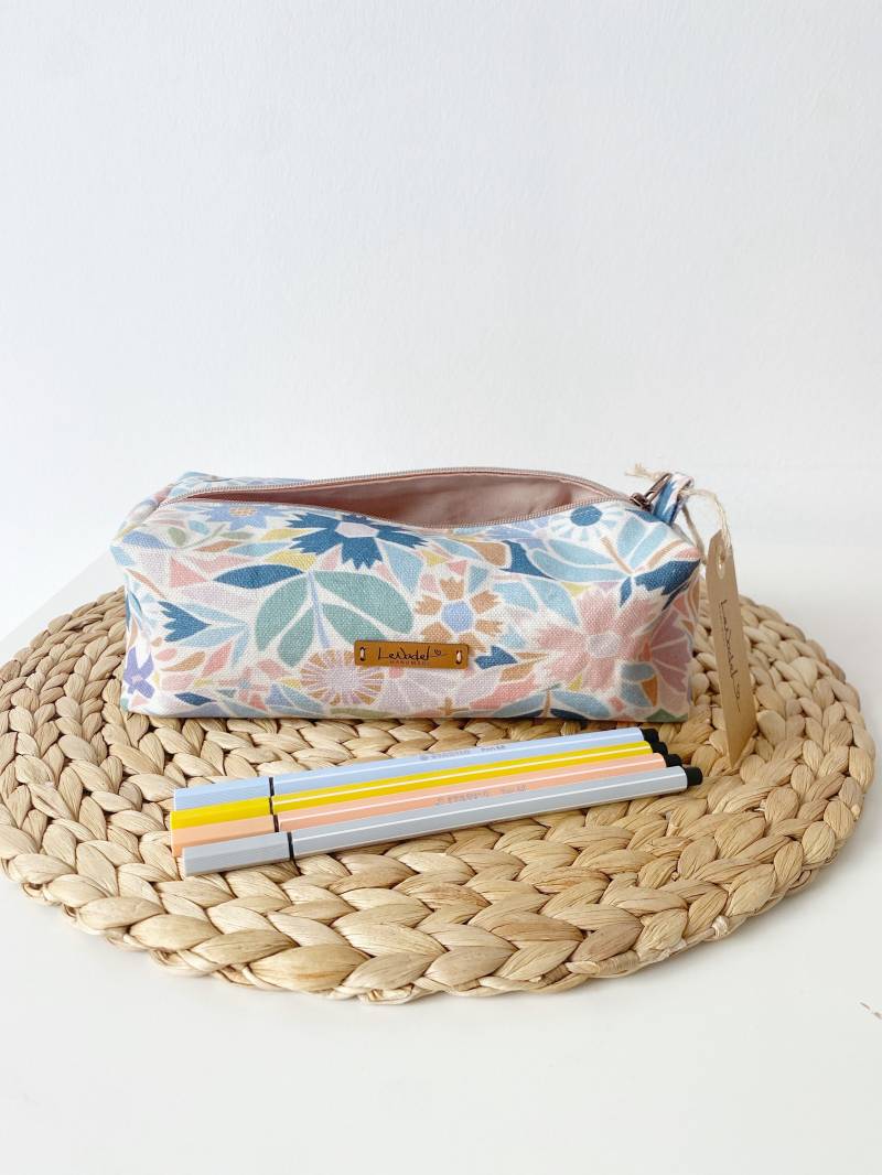 Kosmetiktasche Flach, Stifte Mäppchen // Art. Nr. Ko-03-Ln-S Kosmetiktasche Flach, Stifte Mäppchen // Art. Nr. Ko-03-Ln-S von LeNadelHandmade