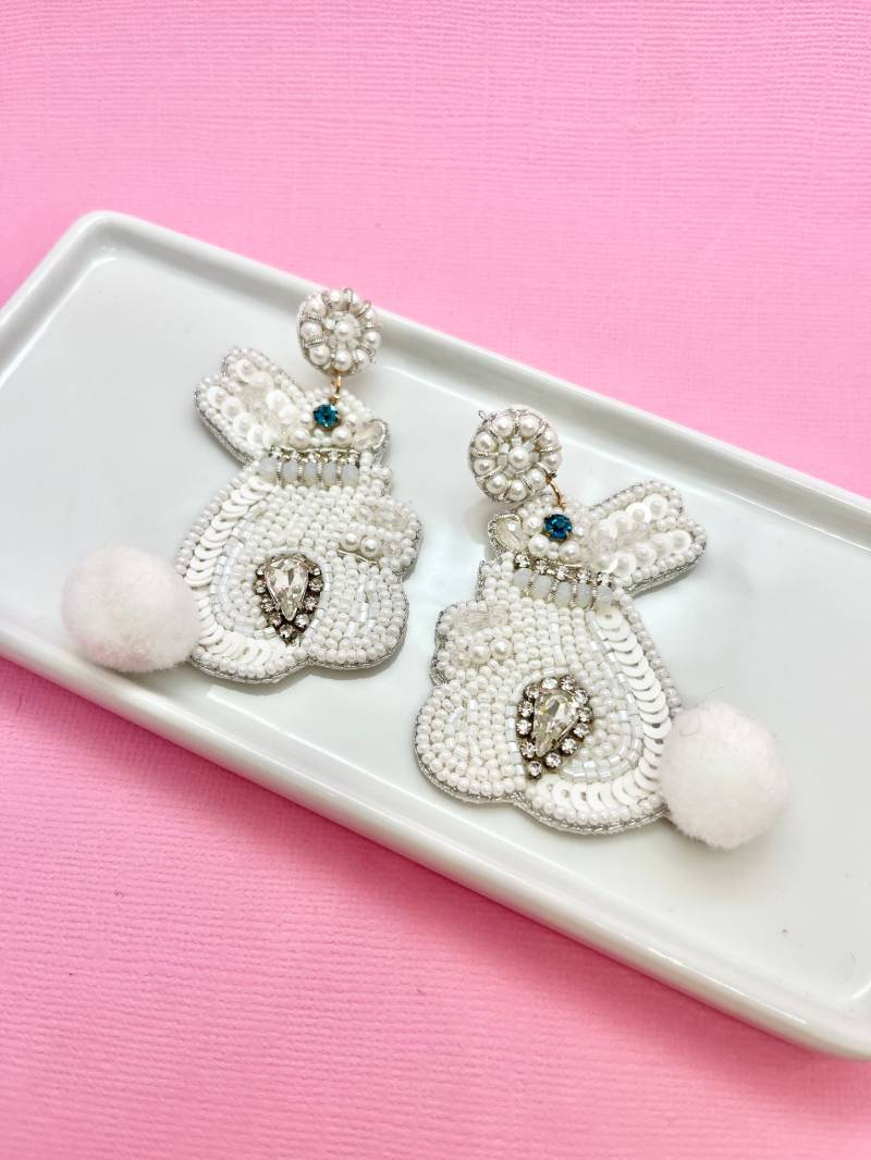 Weiß Perlen Osterhase Ohrringe Chirurgenstahl Feder Schmuck Weiß Perlen Osterhase Ohrringe Chirurgenstahl Feder Schmuck von LePetitBijouBoutique