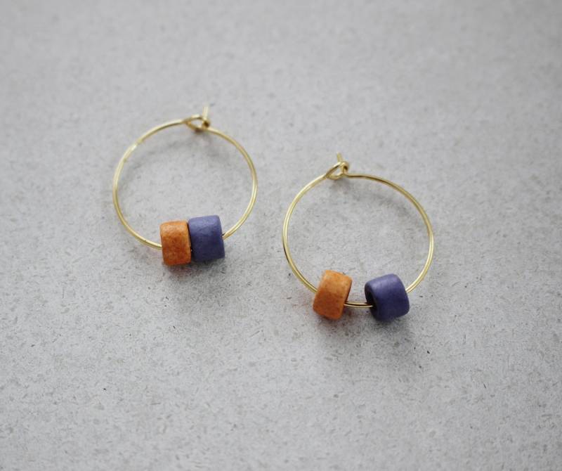 Creolen Ohrschmuck Ohrringe Vergoldet Keramikperlen Minimalistisch Orange Lila von LePetitParadis
