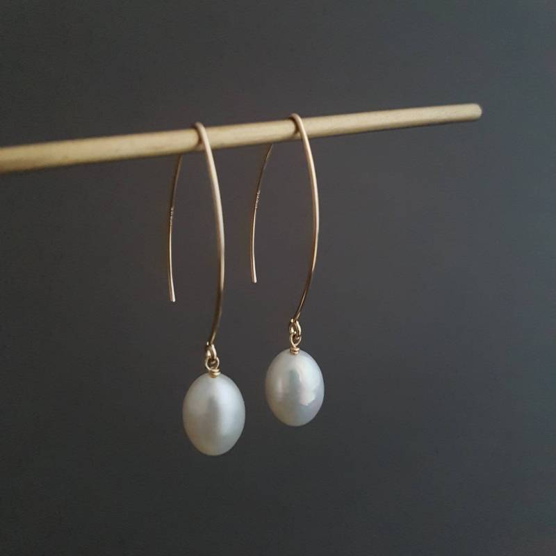 Baumelnder Perlenohrring, Zuchtperlen-Hochzeitsohrringe, Großer Weißer Tropfenperlen-Goldohrring, Goldener Schmuck von LePetitParisBoutique