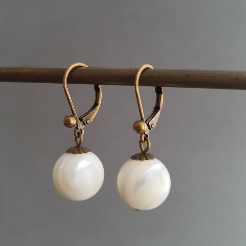 Perlmutt-Ohrringe, Antike Schläfer, Baumelnde Ohrringe Mit Weißer Perle, Vintage-Inspirierter Schmuck, Geschenk Für Frauen von LePetitParisBoutique