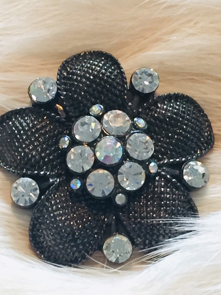 Vintage Alte Brosche Aus Omas Schmuckschatulle von LePetitVillageDE