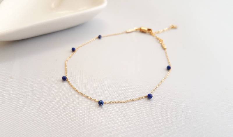 Lapis Lazuli Gold Armband Minimalist Blau Perlenkette von LeSacandChic