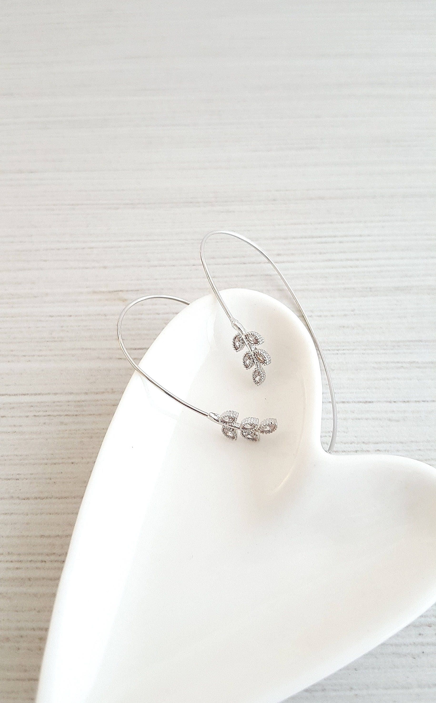 Silberne Blatt-Ohrringe Cubic Zirkonia-Blatt-Ohrringe Silberne Blatt-Ohrringe Cubic Zirkonia-Blatt-Ohrringe von LeSacandChic