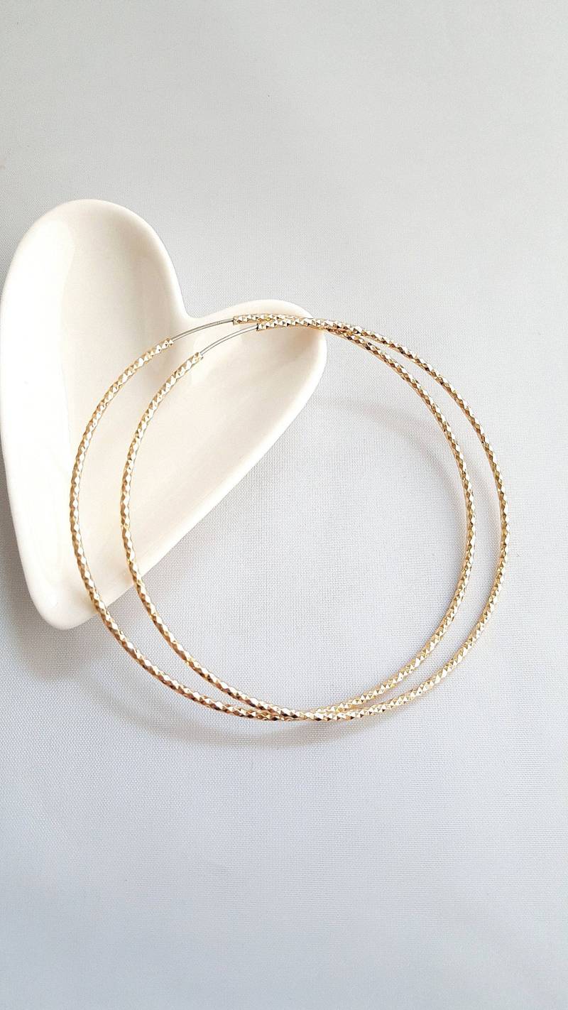 Vergoldete Texturierte Creolen - 6 cm von LeSacandChic