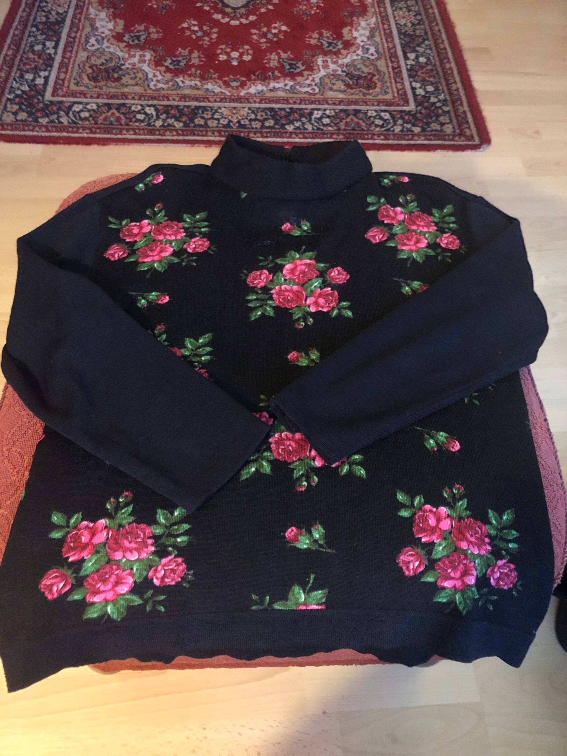 Vintage Orig.1940/50Er Jahre Pullover...schwarz /Geblümt Vintage Orig.1940/50Er Jahre Pullover...schwarz /Geblümt von LeSalonVintageDE