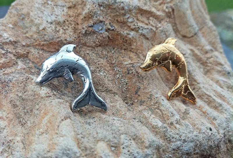Delfinnadeln Aus Messing, Graviert Und Versilbert Oder Mit Feingold Vergoldet, Walbrosche, Wassertiere, Meeressäuger, Meer-Ozean-Naturbrosche Delfinnadeln Aus Messing, Graviert Und Versilbert Oder Mit Feingold Vergoldet, Walbrosche, Wassertiere, Meeressäuger, Meer-Ozean-Naturbrosche von LeSauleRieur