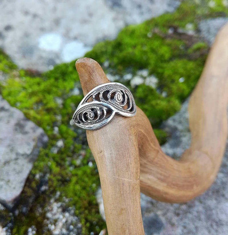Filigraner Kleiner Art-Deco-Augenring Aus Silber, Messing Und Sterlingsilber, Mittelalterliche Retro-Spitze, Art-Deco-Jugendstil von LeSauleRieur