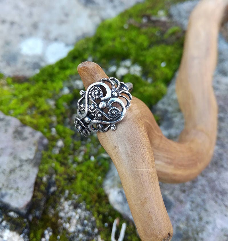 Filigraner Ring Aus Versilbertem Messing Und Sterlingsilber, Retro Stilisiertes Herz, Jugendstil, Steampunk-Spitze, Mittelalter, Boho von LeSauleRieur
