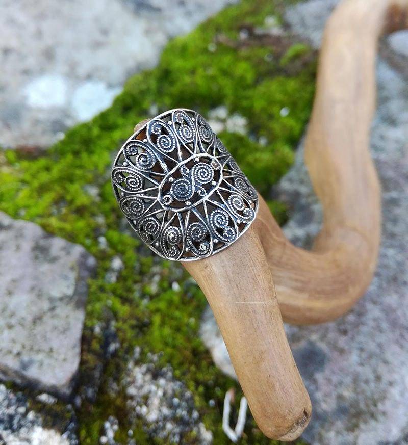 Jugendstil Filigraner Ovaler Ring, Versilbertes Messing Und Silberband, Boho Keltisch Mittelalter Handarbeit von LeSauleRieur