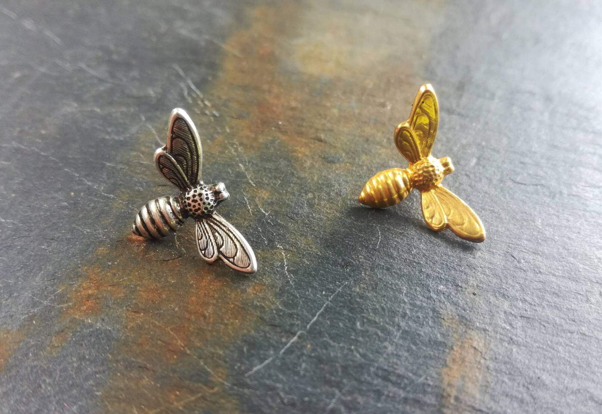 Kleine Bienennadel in Silber Oder Gold Messing, Hummel Insekten Brosche, Imker Bienenstock Jugendstil Biene, Fliegendes Insekt von LeSauleRieur