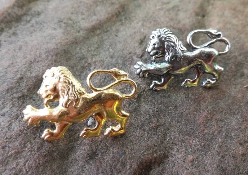 Löwe Brosche Aus Versilbertem Oder Vergoldetem Messing, Savannentier Brosche, Sternzeichen Jugendstil Löwe, Katzen Löwe Brosche Aus Versilbertem Oder Vergoldetem Messing, Savannentier Brosche, Sternzeichen Jugendstil Löwe, Katzen von LeSauleRieur