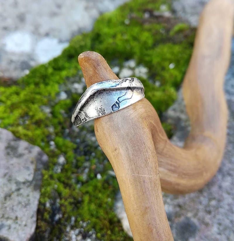 Messingring Mit Starker Wasser - Und Silbergravur Auf Einem Sterlingsilberring, Eleganter Origineller Moderner Ring, Herrenring von LeSauleRieur