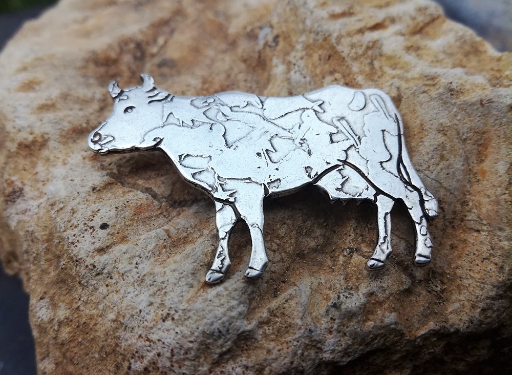 Normandie Kuh Pin, Graviertes Messing Und Silber, Brosche, Natur Tier Souvenir von LeSauleRieur