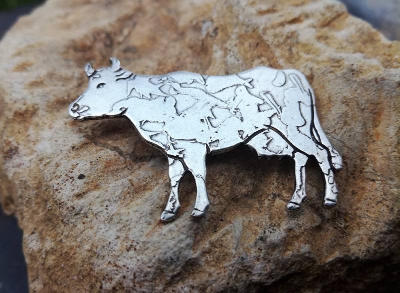 Normandie Kuh Pin, Graviertes Messing Und Silber, Brosche, Natur Tier Souvenir von LeSauleRieur