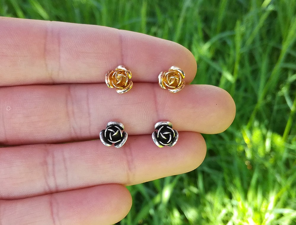 Rosen-Ohrstecker Aus Silber Oder Goldmessing Auf Stielen Sterlingsilber, Boho-Blumenohrringe, Natur-Ohrstecker, Jugendstil-Rosen von LeSauleRieur