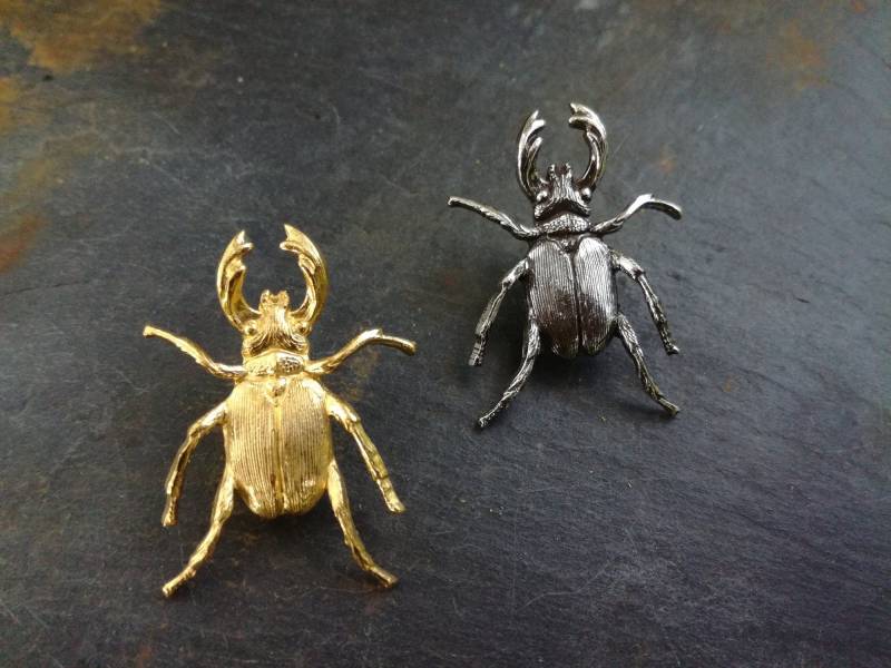 Skarabäus Brosche, Silber Oder Gold Messing, Retro Insekten Jugendstil Accessoire, Goldene Makabre Halloween Brosche Skarabäus Brosche, Silber Oder Gold Messing, Retro Insekten Jugendstil Accessoire, Goldene Makabre Halloween Brosche von LeSauleRieur