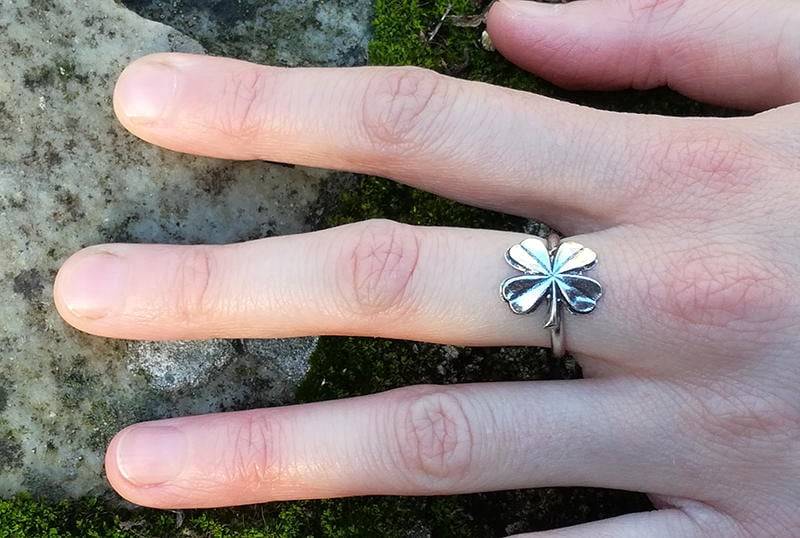 Vierblättriger Kleeblattring Aus Silbermessing Mit Einem Ring Sterlingsilber, Boho-Jugendstil-Naturblattring Vierblättriger Kleeblattring Aus Silbermessing Mit Einem Ring Sterlingsilber, Boho-Jugendstil-Naturblattring von LeSauleRieur