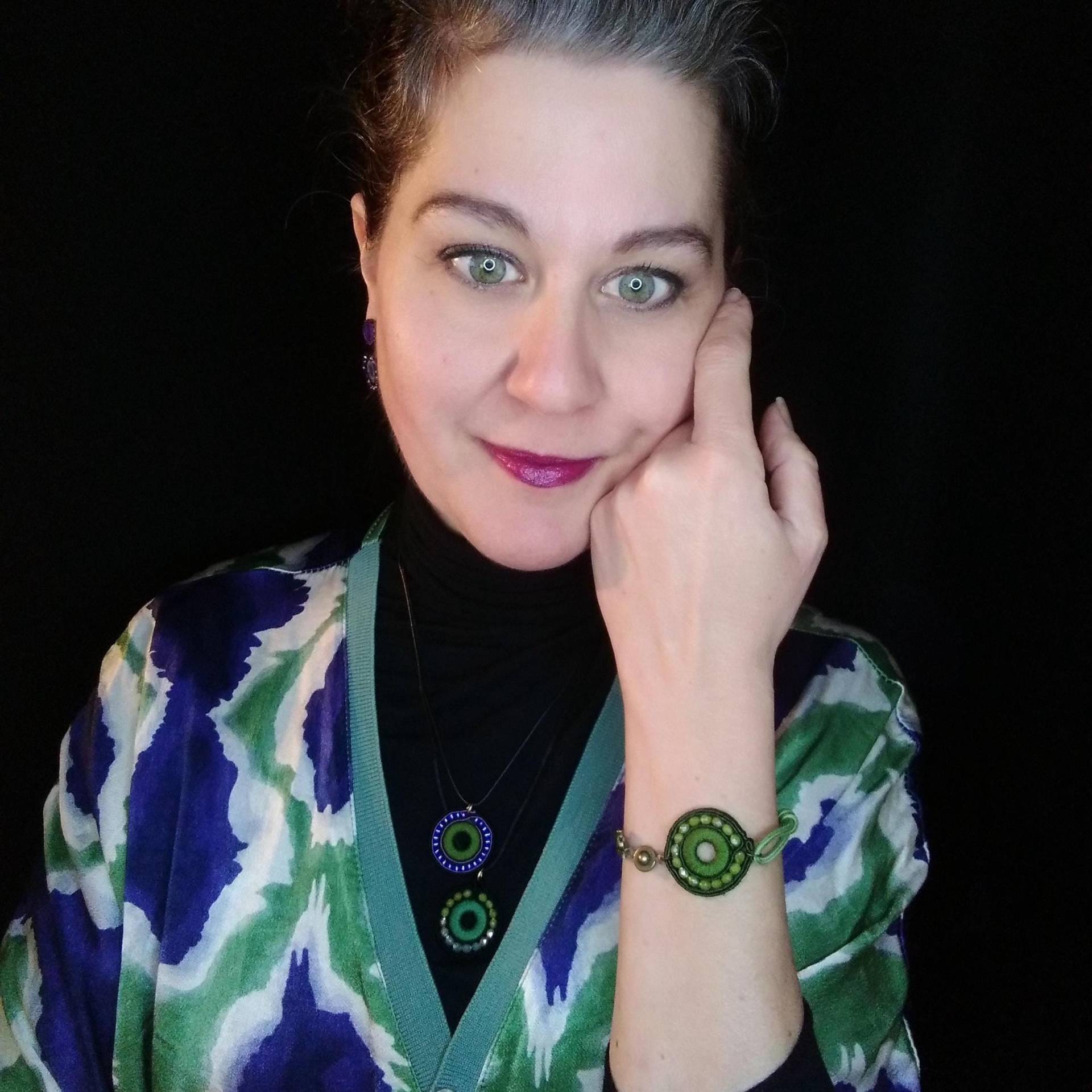 Bunte Medallion Armbänder Mit Nähgarn Umhäkelten Rosetten Und Perlen Vernäht Bunte Medallion Armbänder Mit Nähgarn Umhäkelten Rosetten Und Perlen Vernäht von LeTact
