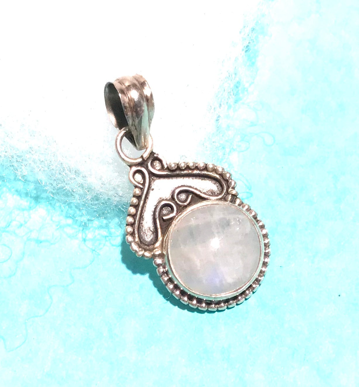 Regenbogen Mondstein Anhänger Cabochon Halskette Regenbogen Mondstein Anhänger Cabochon Halskette von LeVintageAdvantage