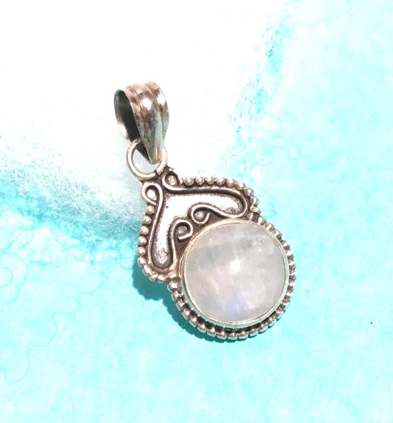 Regenbogen Mondstein Anhänger Cabochon Halskette Regenbogen Mondstein Anhänger Cabochon Halskette von LeVintageAdvantage