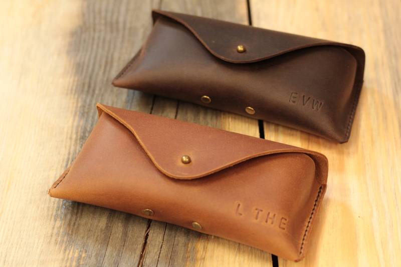 Personalisierte Brillenetui Aus Leder Mit Monogramm von LeWooDesign