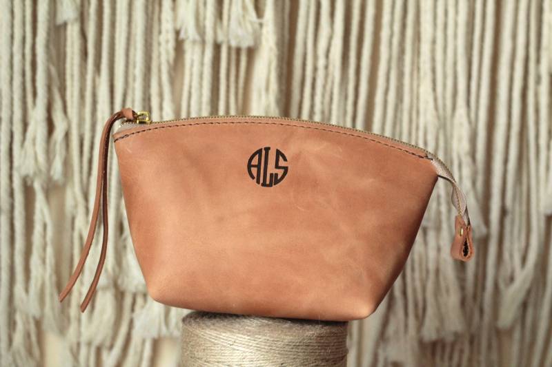 Make-Up Bag Custom Ledertasche Mit Monogramm Womens Brautjungfer Geschenk Personalisierte Valentinstag von LeWooDesign