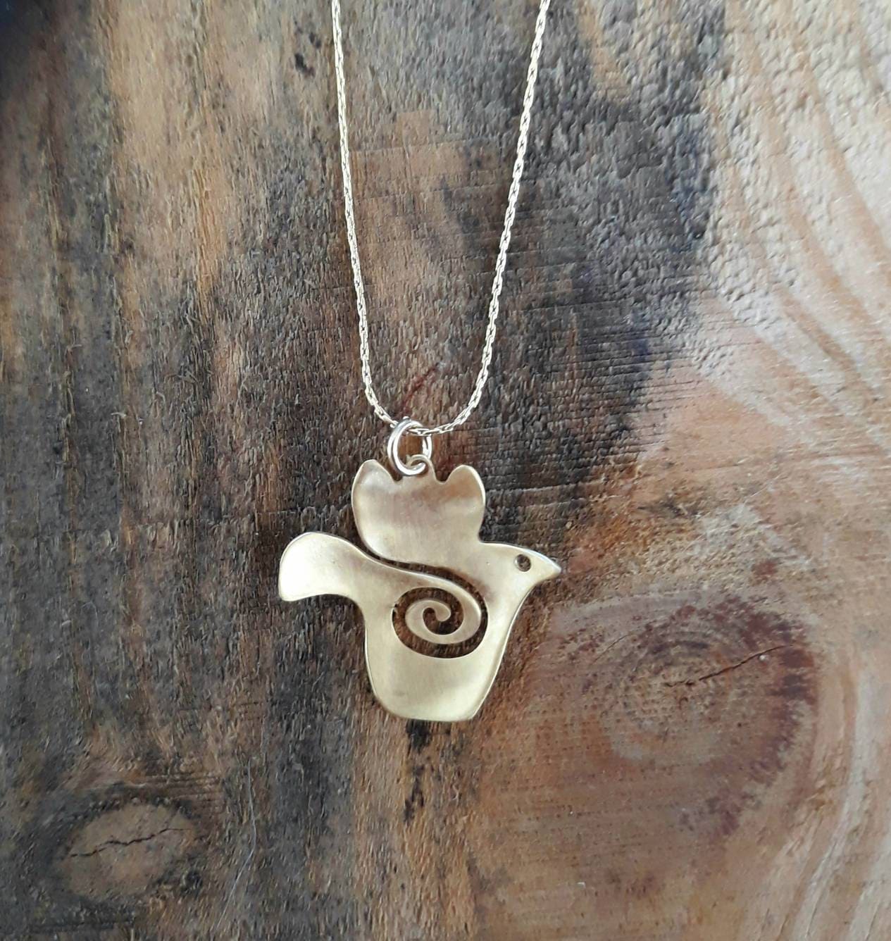 Gold Hamsa Anhänger Friedenstaube Spiralsymbol Einzigartige Design Handgemacht in Israel Statement Good Luck Schutz Handwerker Halskette Gold Hamsa Anhänger Friedenstaube Spiralsymbol Einzigartige Design Handgemacht in Israel Statement Good Luck Schutz Handwerker Halskette von LeaBenArye