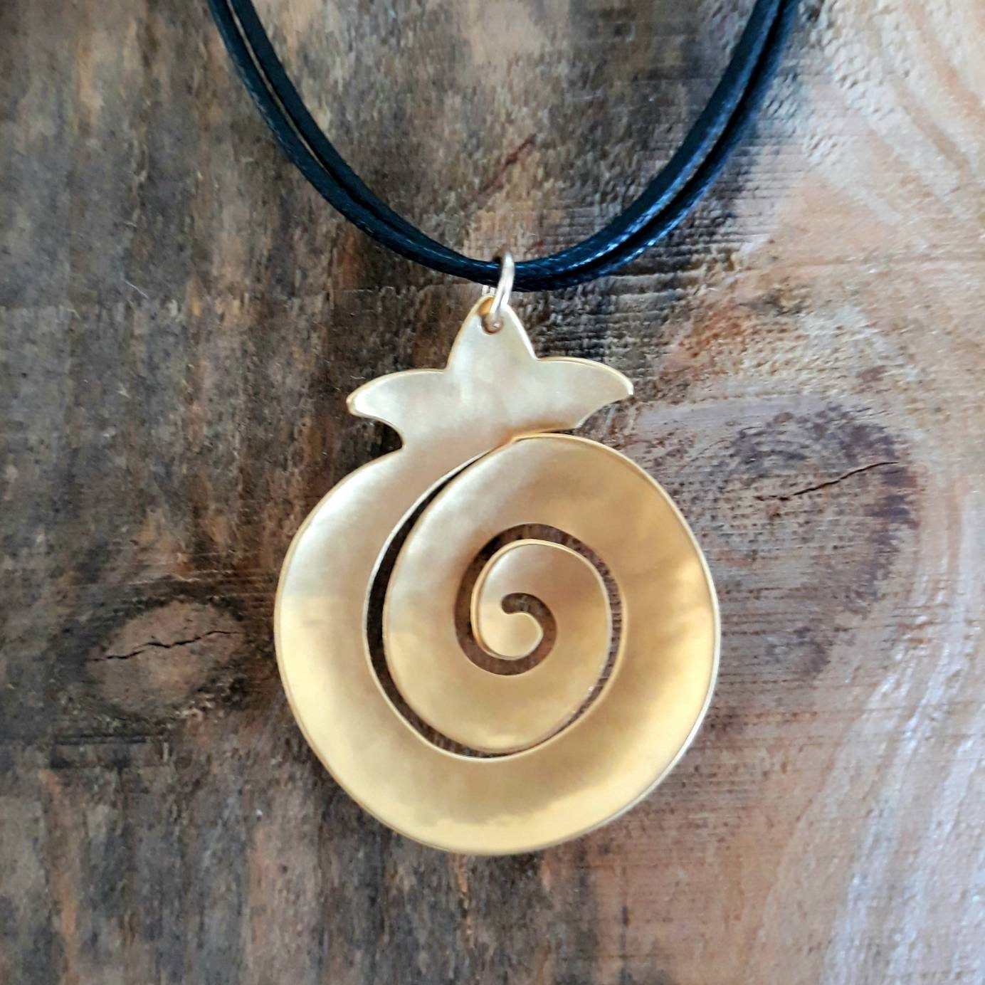 Granatapfel Gold Anhänger Spirale Infinity Symbol Handgefertigt in Israel Obst Natur Inspiriert Luck Boho Design Statement Halskette Granatapfel Gold Anhänger Spirale Infinity Symbol Handgefertigt in Israel Obst Natur Inspiriert Luck Boho Design Statement Halskette von LeaBenArye