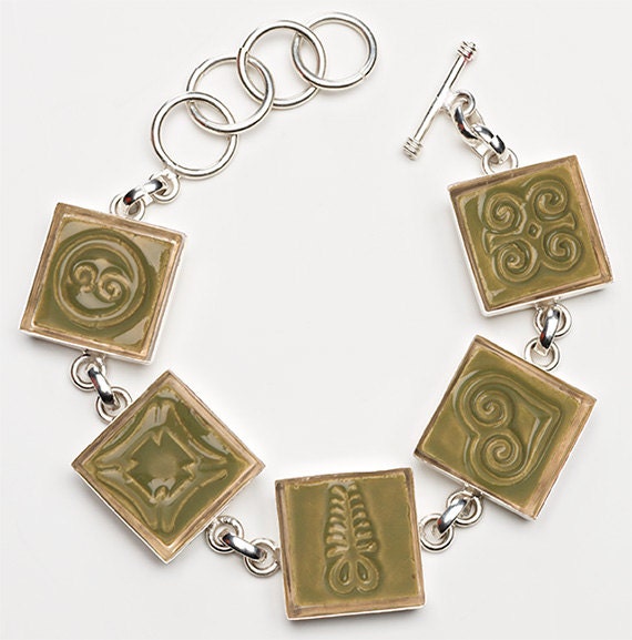 Adinkra Army Grün Keramik Verstellbares Armband Für Jedermann Adinkra Army Grün Keramik Verstellbares Armband Für Jedermann von LeaWayDesigns