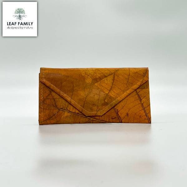 Veganes Portemonnaie Aus Teakblättern Im Envelope-style von LeafFamilyDE