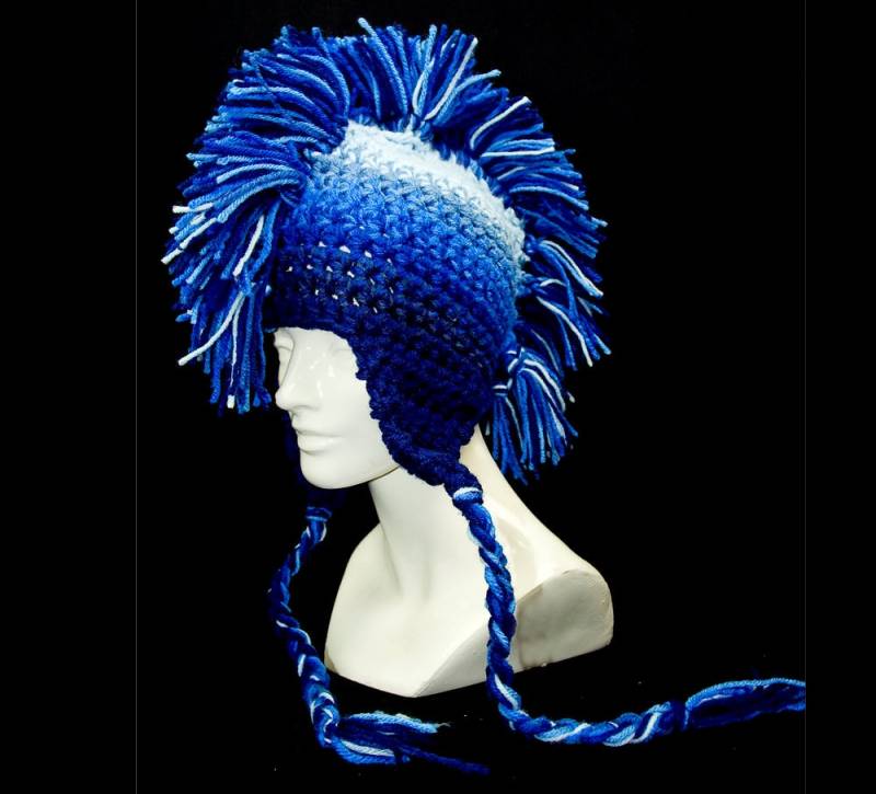 Handgemachte Blau Ombre Häkeln Mohawk Hut Mit Ohrenklappen von LeafLee