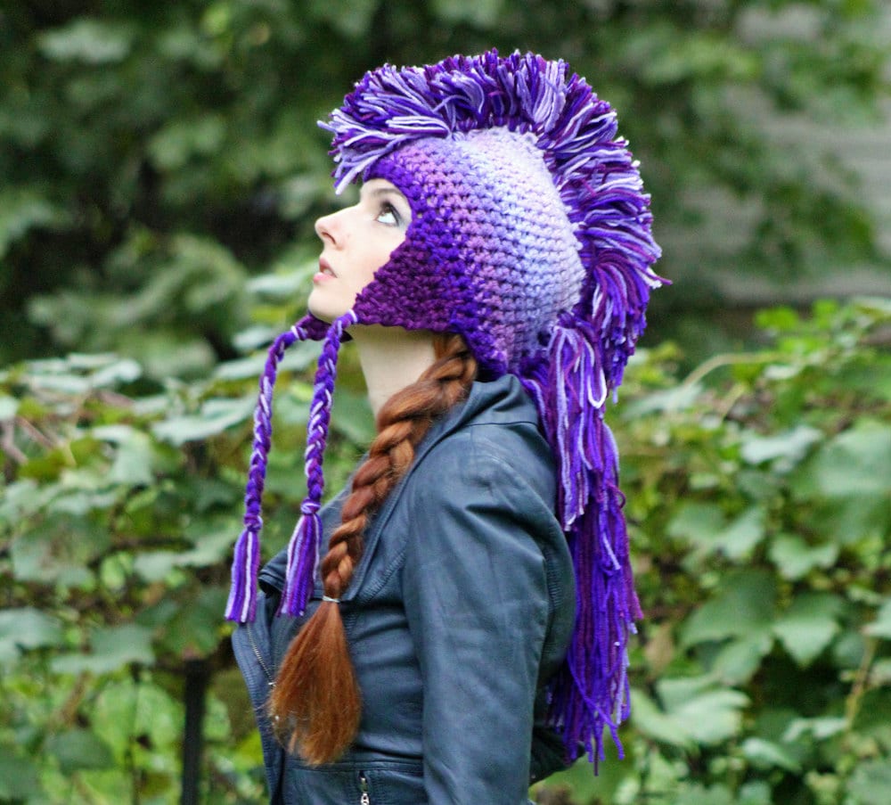 Lila Ombre Mohawk Earflap Hut Extreme Style Einzigartige Handgefertigte Beanie Skull Cap Weihnachtsgeschenk von LeafLee